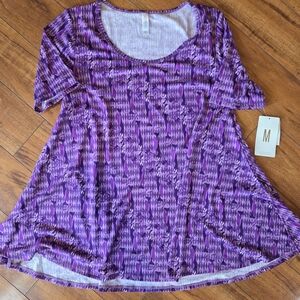 Woman's LuLaRoe Disney Cruella de Vil Percect T - Size M NWT!!